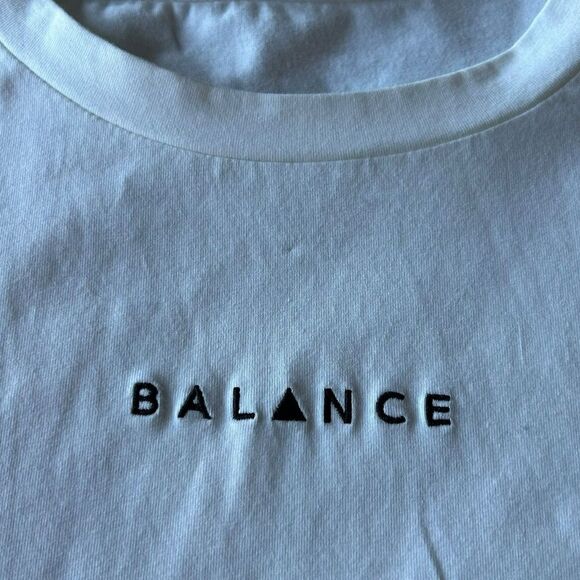 Vitality Balance Athletica Size M Oversized Crop Tee Shirt White Black Logo Gym - Picture 3 of 8